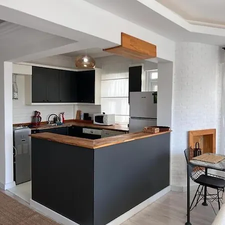 Cozy Flat With Seaview And Apartment Antalya